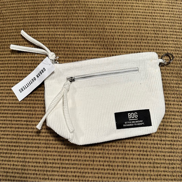 Urban Outfitters Perfect Corduroy Pouch - Picture 5 of 10